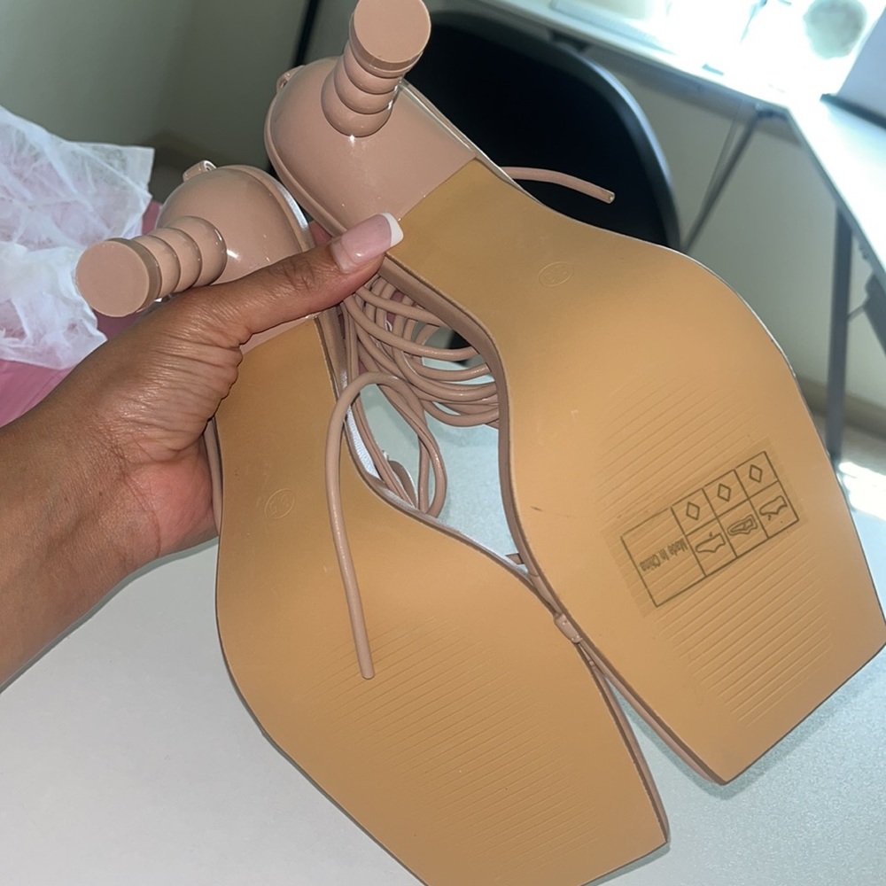 New nude lace up heeled sandals 🔥🔥🌴 - Picture 5 of 6